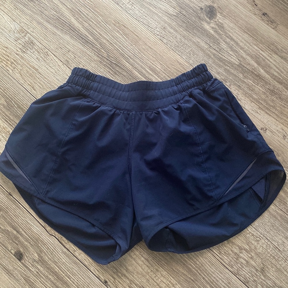 Size 4 tall lululemon hotty hot shorts
